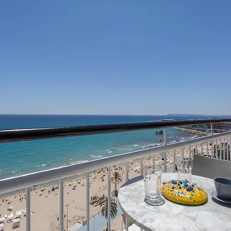 One Bedroom With Terrace And Wifi At 阿利坎特